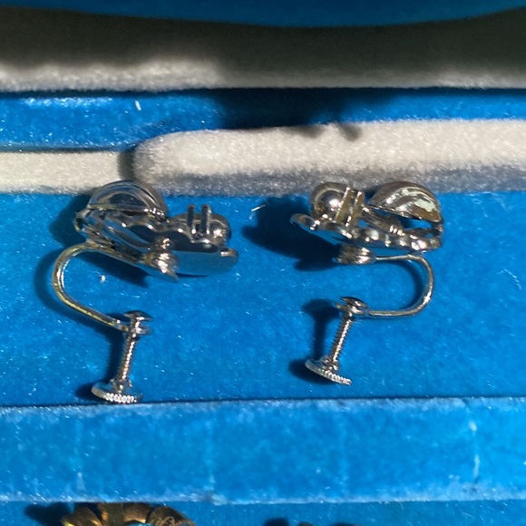 ANTIQUE EARRINGS. SET OF 2 screw on earrings. Brilliant blue stones. - Picture 9 of 9